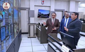 محافظ سوهاج يتابع تطورات الأحوال الجوية من مركز سيطرة الشبكة الوطنية للطوارئ والسلامة العامة