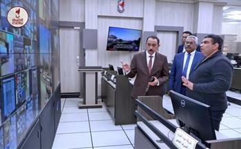 محافظ سوهاج يتابع تطورات الأحوال الجوية من مركز سيطرة الشبكة الوطنية للطوارئ والسلامة العامة