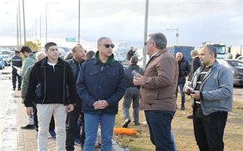 محافظ الجيزة يتابع ميدانيًا شفط مياه الأمطار بطرق الواحات والصحراوي والدائري و ٢٦ يوليو