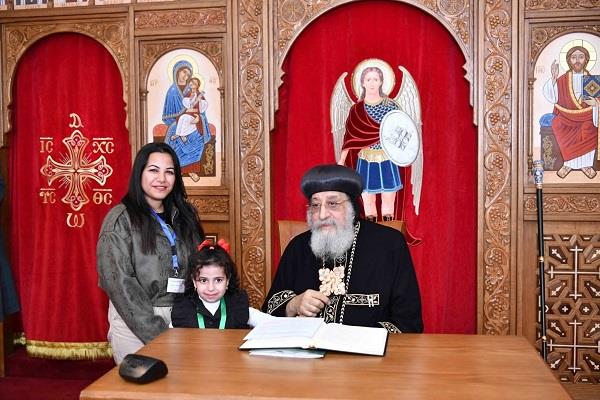 البابا تواضروس يكرم 9 متبرعين بفص كبد لإنقاذ حياة المرضى بمركز "الرجاء" بمصر الجديدة