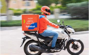 أبناؤها خارج حسابات الحماية الاجتماعية..  «التوصيل».. مهنة «على كف عفريت»