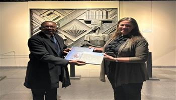 سفير أنجولا يزور مكتبة الإسكندرية ويشيد بدورها الثقافي العالمي