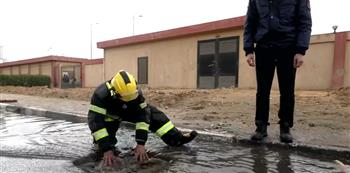 لاحتواء موجة الطقس السيئ.. انتشار أمني مكثف لرفع مياه الأمطار وتسيير الحركة المرورية 