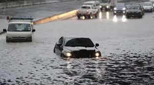 فيضانات عارمة في نيروبي تهدد بانهيار سد في كينيا