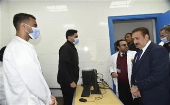 محافظ بورسعيد: تعزيز الخدمات الصحية بالمستشفيات والمراكز الطبية وضمان الرعاية الطبية للمواطنين 