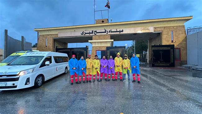 محملة بمساعدات إنسانية عاجلة.. الهلال الأحمر المصري يطلق قافلة زاد العزة الـ165 إلى غزة