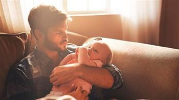 الآباء يصابون بالاكتئاب والتوتر بعد عام من ولادة الطفل