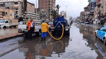 محافظ دمياط ورئيس مياه دمياط يتابعان ميدانيًا جهود مواجهة الطقس السيئ 
