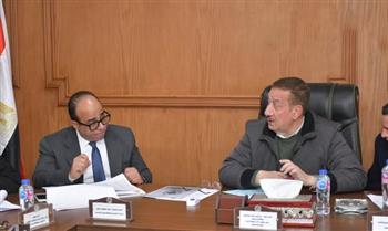 محافظ بورسعيد يعقد اجتماعًا مع لجنة الاستثمار بالمحافظة لبحث الفرص الاستثمارية وتعظيم الاستغلال الأمثل للأصول