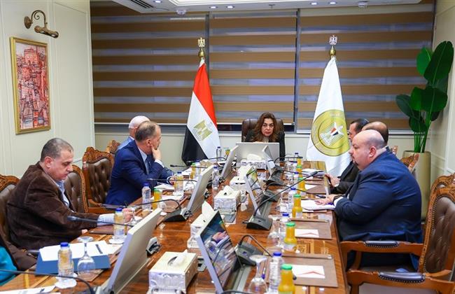 وزيرة التنمية المحلية والبيئة تعقد اجتماعًا موسعًا مع القيادات لمناقشة ملامح الرؤية الاستراتيجية للوزارة