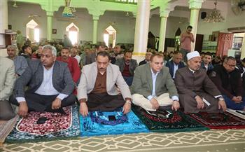 محافظ سوهاج يؤدي صلاة الجمعة بمسجد الشرطة بحي شرق سوهاج