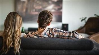 كيف تحسن مشاهدة المسلسلات القديمة الحالة المزاجية للمرأة؟ خبراء علم النفس يوضحون