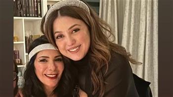 منى زكي تهنئ كندة علوش بعيد ميلادها الـ44