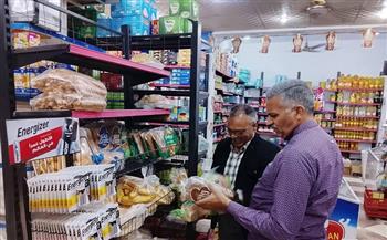 رئيس مدينة القصير يقود حملة تفتيشية موسعة على المحلات التجارية والمطاعم بالمدينة