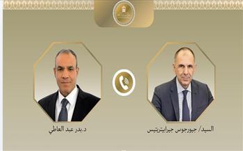 وزير الخارجية يبحث مع نظيره اليوناني التطورات الإقليمية وسبل خفض التصعيد في المنطقة