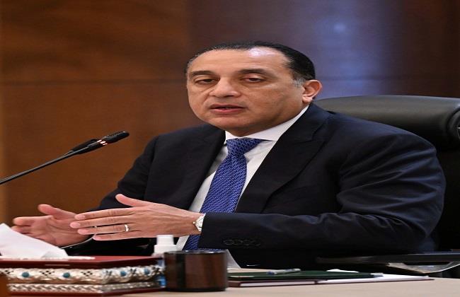 رئيس الوزراء يتفقد سوق العبور وأحد فروع "كاري أون" التابعة لوزارة التموين