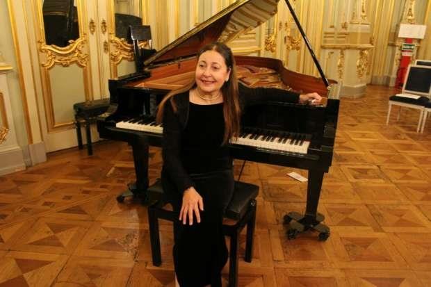 اليوم العالمي للبيانو.. مشيرة عيسى عازفة مصرية تصل للعالمية