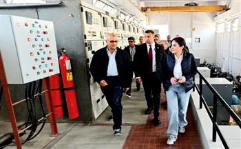 وزيرة الإسكان تتابع أعمال ربط خط مياه الشرب الرئيسي بزهراء المعادي