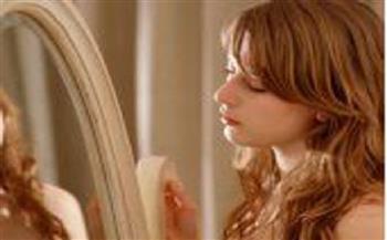 أسباب تجعل التحدث إلى النفس عادة سلبية.. انتبهي لها