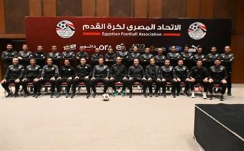 لجنة الحكام تسلم الشارة للحكام الدوليين  