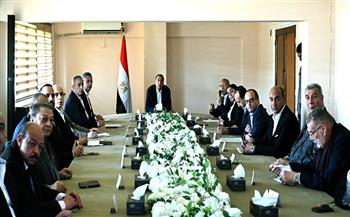 رئيس الوزراء يعقد اجتماعا مع أعضاء مجلس إدارة سوق العبور لتجارة الجملة