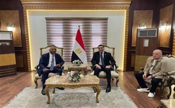 رئيس الكاف  ينقل رسالة اعتزاز وتقدير من رئيس جنوب أفريقيا الي الرئيس السيسي