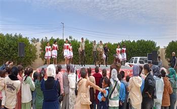 قرية العميد بمطروح تستقبل أولى فعاليات القافلة الثقافية عبر المسرح المتنقل   