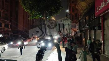 التزامًا بقرار الترشيد.. غلق المحال التجارية في وسط القاهرة تنفيذًا لتوجيهات الحكومة| صور