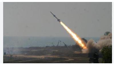 الحوثي يطلق صواريخه على إسرائيل.. وتل أبيب تدرس الرد