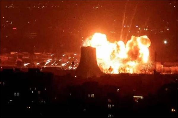 إعلام إيراني: قصف عنيف يستهدف شيراز وبوشهر وأصفهان وطهران