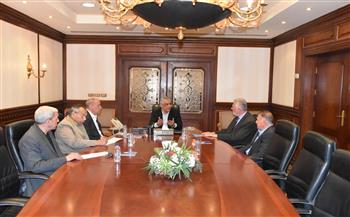 "جمبلاط" يتابع مستجدات تصنيع الطلمبات الغاطسة والمحركات الكهربائية داخل شركات الإنتاج الحربي  