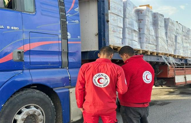 الهلال الأحمر المصري يُطلق قافلة «زاد العزة» 166 بحمولة 3.500 طنًا من المساعدات الإنسانية 