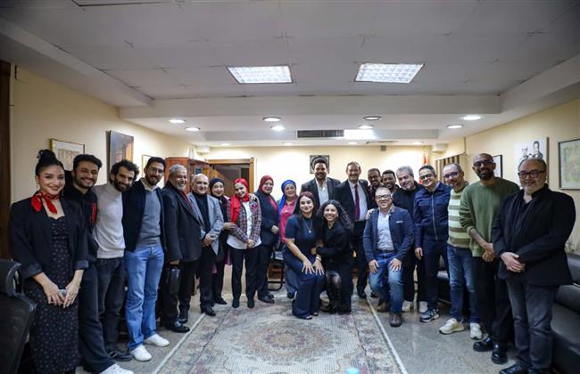 انطلاق الدورة الـ41 لمهرجان المسرح العالمي بأكاديمية الفنون بحضور دكتور نبيلة حسن.. صور