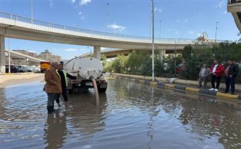 محافظ الجيزة يتابع جهود شفط مياه الأمطار وانتشار المعدات بالشوارع والمحاور لتسهيل حركة سير المواطنين 