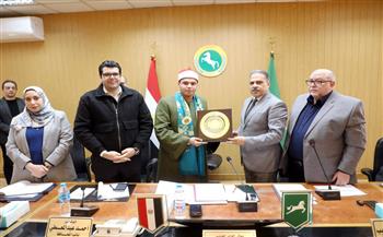 محافظ الشرقية يُكرم القارئ محمد  كامل لفوزه بالمركز الأول في مسابقة برنامج “دولة التلاوة”