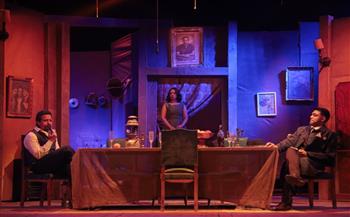 «الكَّمَّامَة» في مهرجان المسرح العالم تتحول من أداة وقاية إلى عقاب نفسي