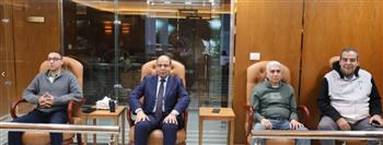 محافظ المنيا يتابع تنفيذ قرار غلق المحال العامة والمنشآت التجارية والمطاعم