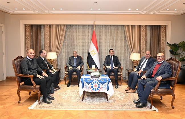وزير الشباب والرياضة يبحث مستجدات تنفيذ ستاد النادي المصري الجديد  