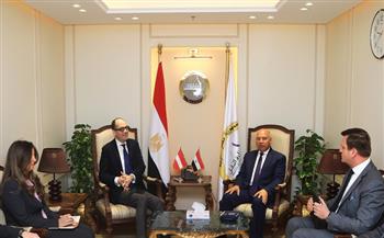 وزير النقل يبحث مع "بلاسر" النمساوية إنشاء مركز إقليمي لصيانة ماكينات تجديدات السكك الحديد