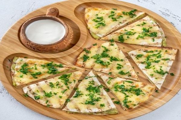 سحور 14 رمضان.. قالب عيش التورتيلا بالجبنة الفيتا والشيدر