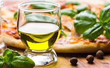 ماذا يفعل زيت الزيتون بجسمك عند تناوله يوميًا بعد الفطار؟.. تقرير يجيب 