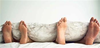 ستينية تنام بجوار جثة شريكها لمدة 3 أسابيع