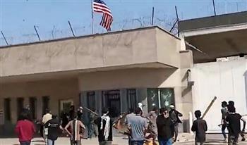 رويترز: سقوط 10 قتلى خلال اقتحامات متظاهرين مبنى القنصلية الأمريكية في كراتشي الباكستانية