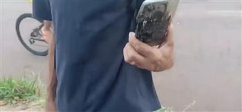 انفجار هاتف في الجيب ينقذ برازيلي من هجوم كلاب شرسة