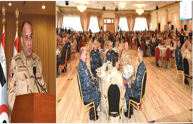  وزير الدفاع يلتقي مقاتلي القوات البحرية والمنطقة الشمالية العسكرية ويشاركهم تناول وجبة الإفطار