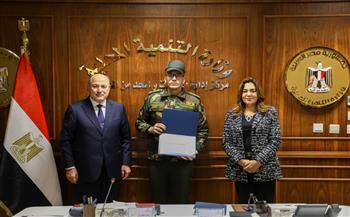 وزيرة التنمية المحلية ومستشار الرئيس يتابعان مع المحافظين تقنين الأراضي والموجة 28 عبر الفيديو 