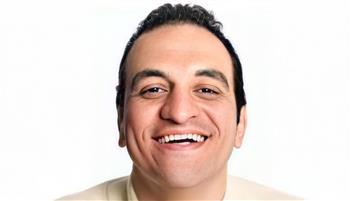 هشام إسماعيل.. من عالم البنوك إلى نجومية الكوميديا 