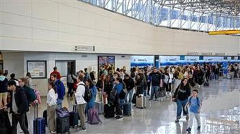 رائحة كيميائية غريبة توقف الحركة في 3 مطارات أمريكية