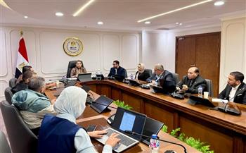 مديرة صندوق دعم الصناعات الريفية والبيئية تبحث تنفيذ المرحلة الأولي مشروعات التمكين الاقتصادي