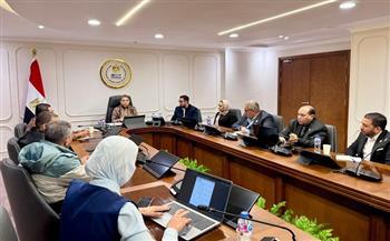 مديرة صندوق دعم الصناعات الريفية والبيئية تبحث تنفيذ المرحلة الأولي مشروعات التمكين الاقتصادي